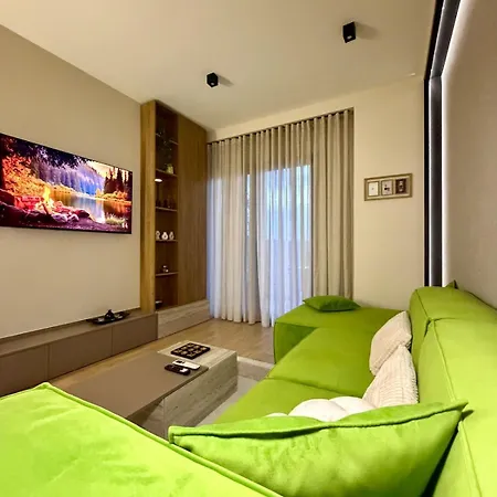 Skyline 18 View Apartment, Balcony & Parking *