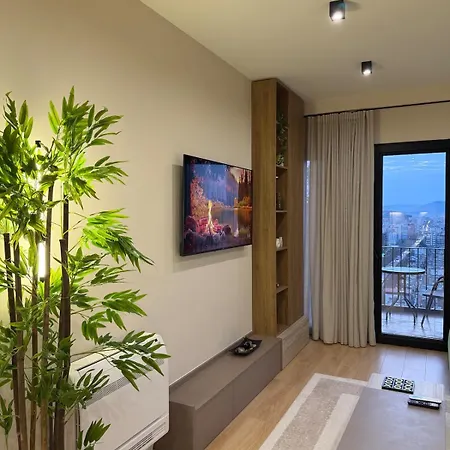 Skyline 18 View Apartment, Balcony & Parking Tiran