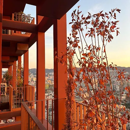 Skyline 18 View Apartment, Balcony & Parking ティラナ