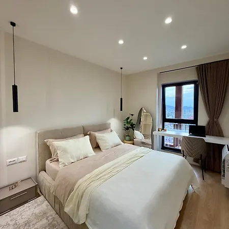 Skyline 18 View Apartment, Balcony & Parking Tiran
