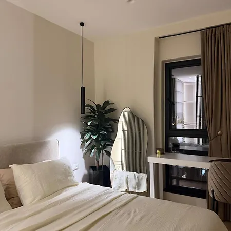 Skyline 18 View Apartment, Balcony & Parking * ティラナ
