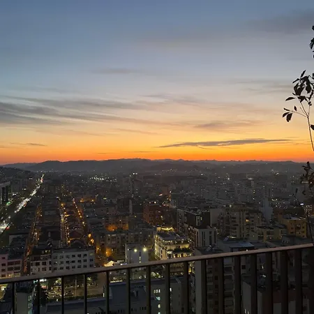 Skyline 18 View Apartment, Balcony & Parking アパート ティラナ